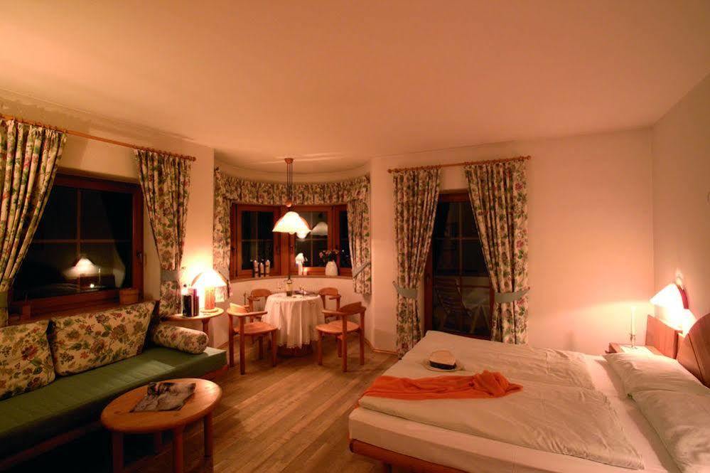 Taubers Bio Vitalhotel Kiens Exterior foto
